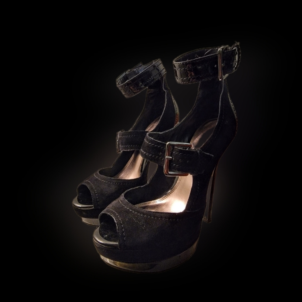 Gorgeous sky high Suede Buckle platforms size 7.5